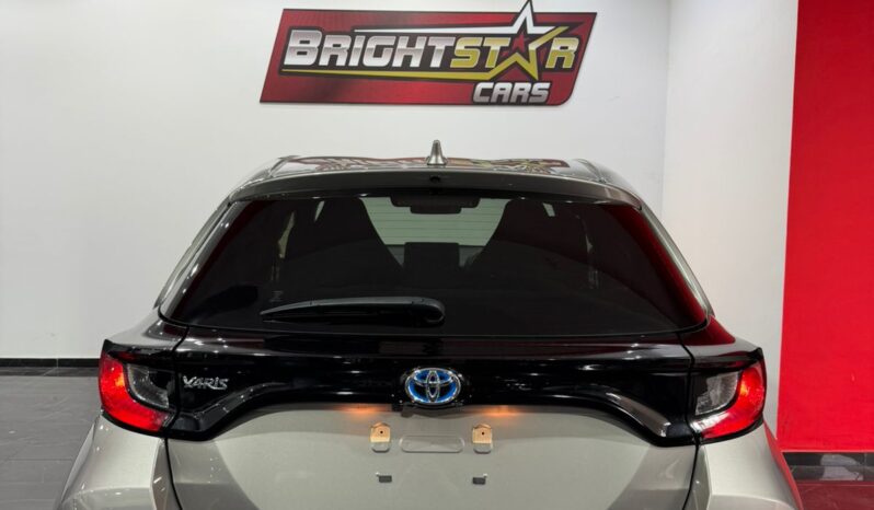 
								2021 TOYOTA YARIS full									