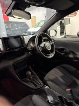 
										2021 TOYOTA YARIS full									