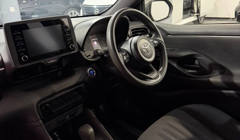 
								2021 TOYOTA YARIS full									