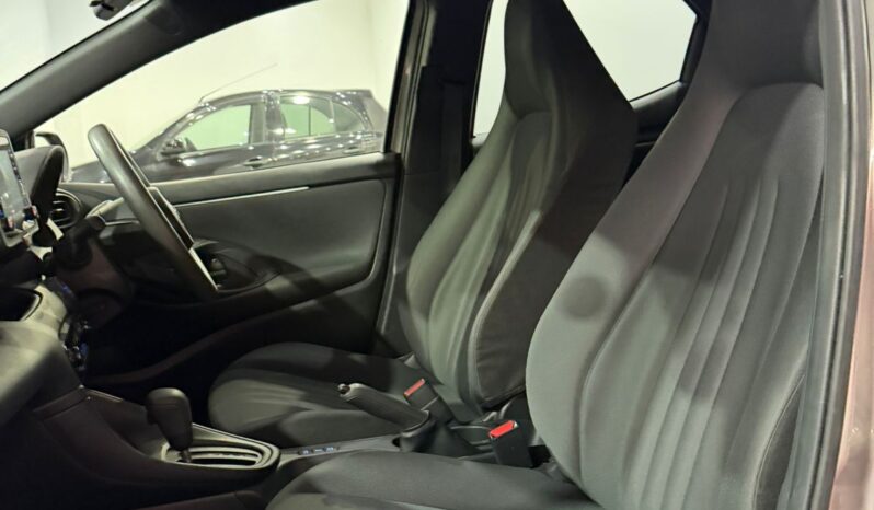 
								2021 TOYOTA YARIS full									