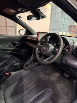 
										2021 TOYOTA YARIS full									