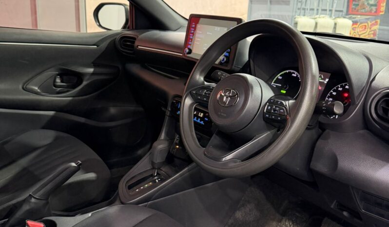 
								2021 TOYOTA YARIS full									