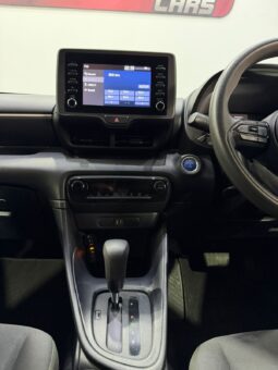 
										2021 TOYOTA YARIS full									