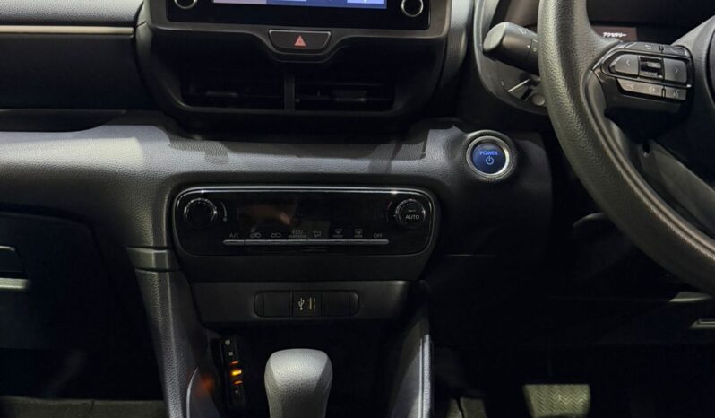 
								2021 TOYOTA YARIS full									