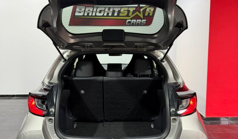 
								2021 TOYOTA YARIS full									