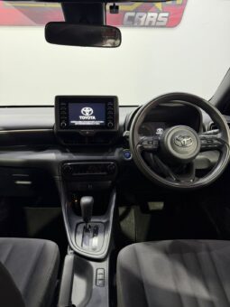 
										2021 TOYOTA YARIS full									