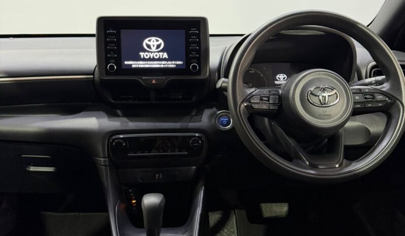 
								2021 TOYOTA YARIS full									