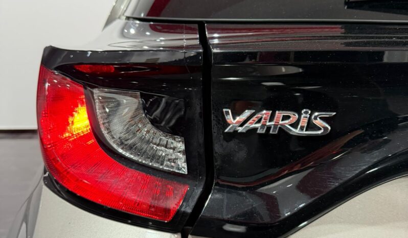 
								2021 TOYOTA YARIS full									