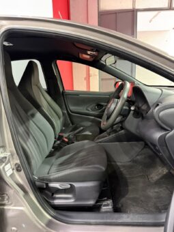 
										2021 TOYOTA YARIS full									