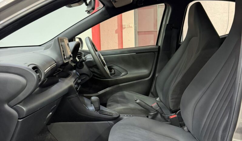 
								2021 TOYOTA YARIS full									