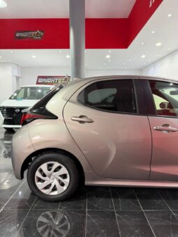 
										2021 TOYOTA YARIS full									
