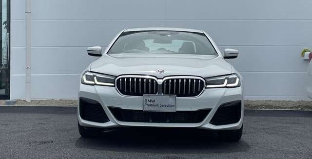 2023 BMW 5 SERIES 523i M Sports