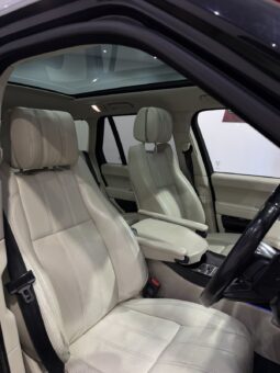 
										2015 Land Rover Range Rover Vogue full									