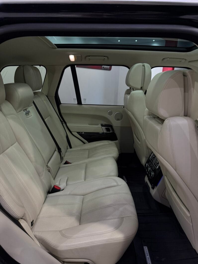 
								2015 Land Rover Range Rover Vogue full									