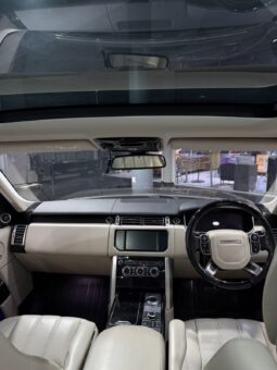 
										2015 Land Rover Range Rover Vogue full									