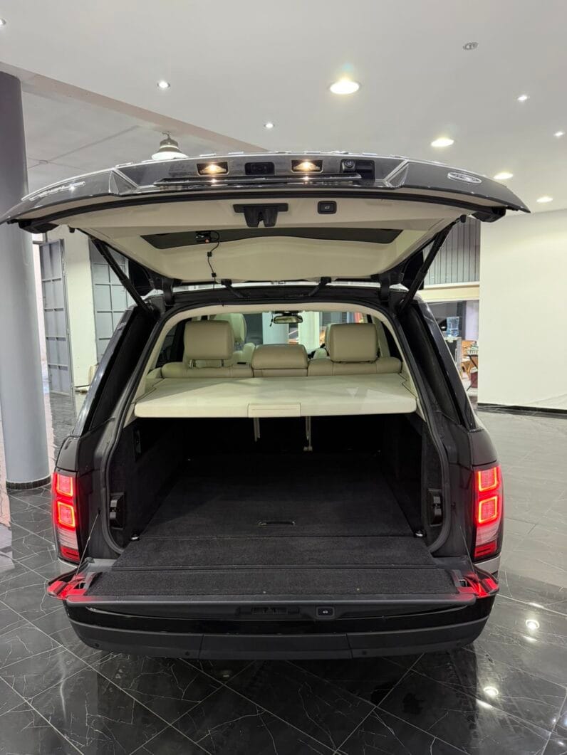 
								2015 Land Rover Range Rover Vogue full									