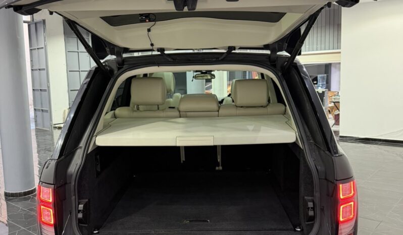 
								2015 Land Rover Range Rover Vogue full									