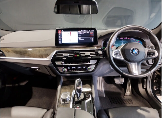 
								BMW 5 SERIES 2022 523i M Sports full									