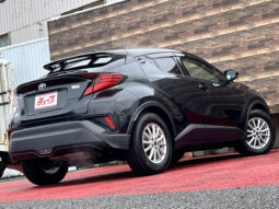 
										2023 TOYOTA C-HR G Hybrid full									