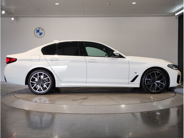 2022 BMW 5 SERIES 523i M Sports