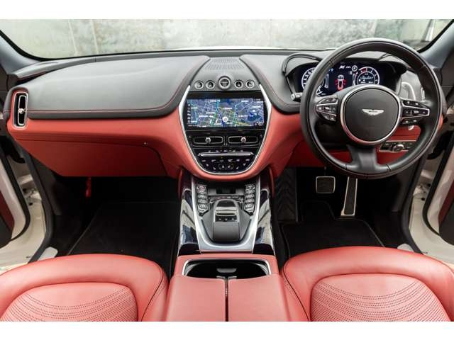 ASTON MARTIN DBX 2023