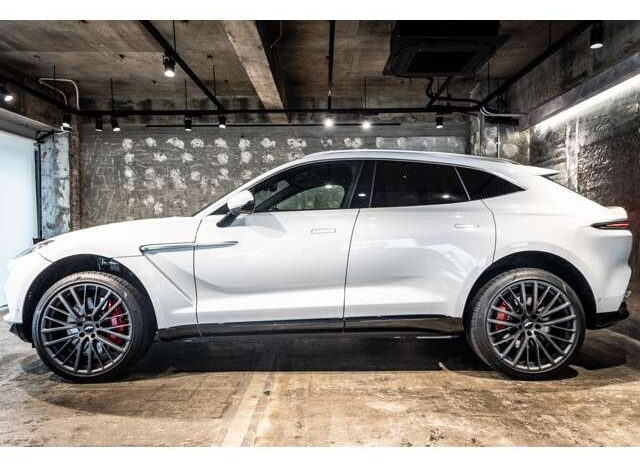 
								ASTON MARTIN DBX 2023 full									