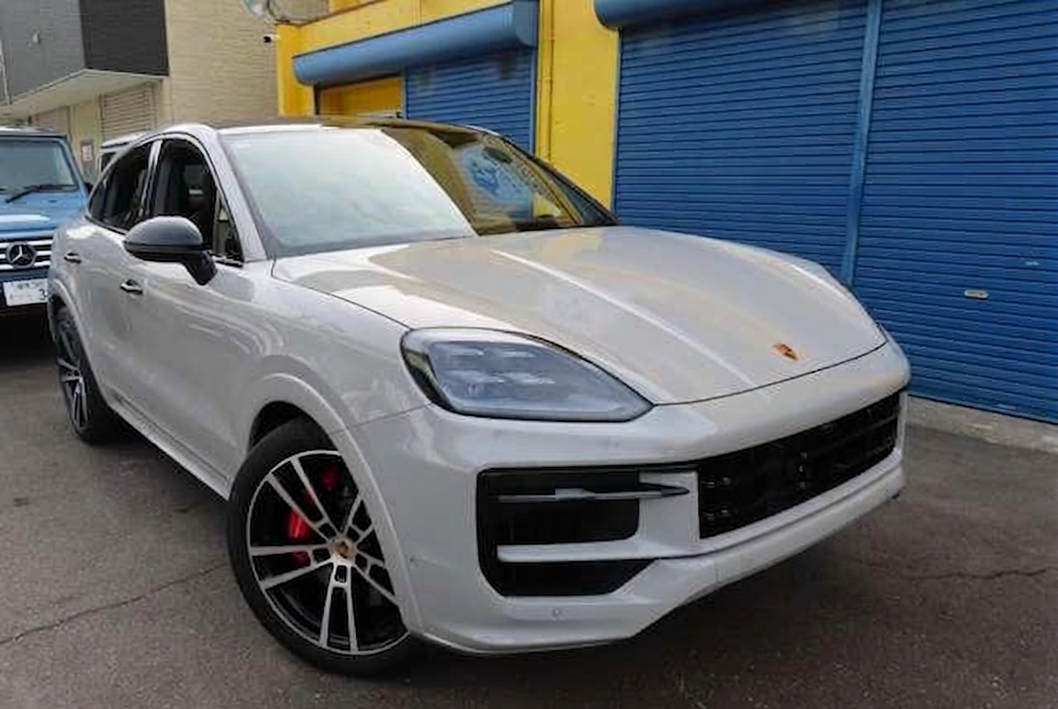 2024 PORSCHE CAYENNE S COUPE