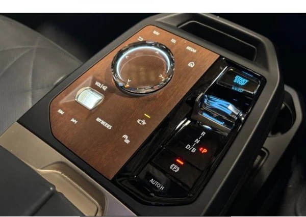 
								2023 BMW IX X DRIVE40 SPORT PKG full									