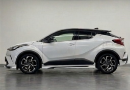 
										2022 Toyota C-HR G full									
