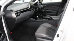 
										2022 Toyota C-HR G full									