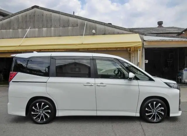
								2023 TOYOTA NOAH S-Z full									