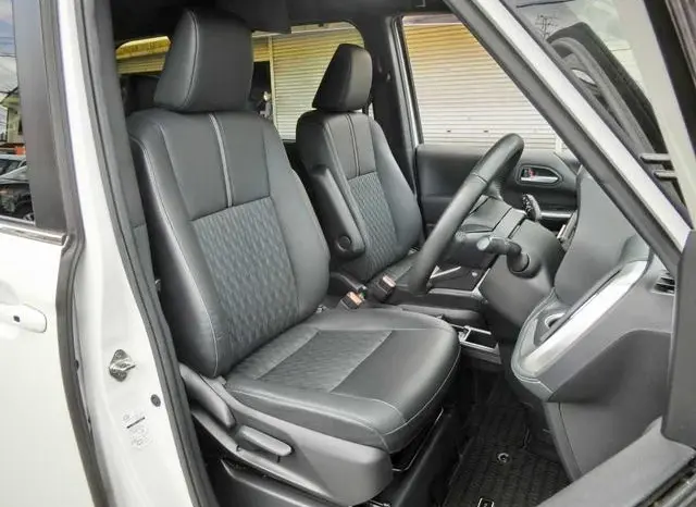 
								2023 TOYOTA NOAH S-Z full									