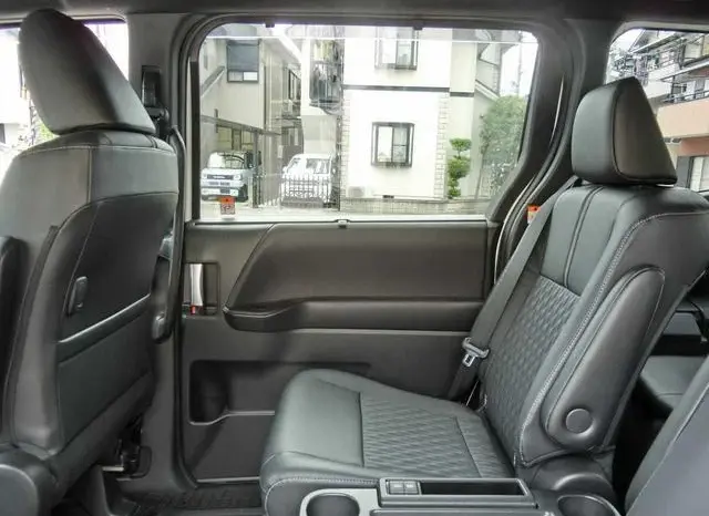 
								2023 TOYOTA NOAH S-Z full									