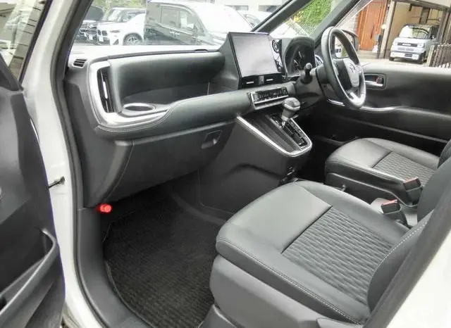 
								2023 TOYOTA NOAH S-Z full									