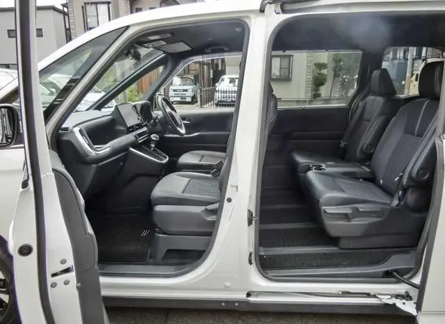 
								2023 TOYOTA NOAH S-Z full									