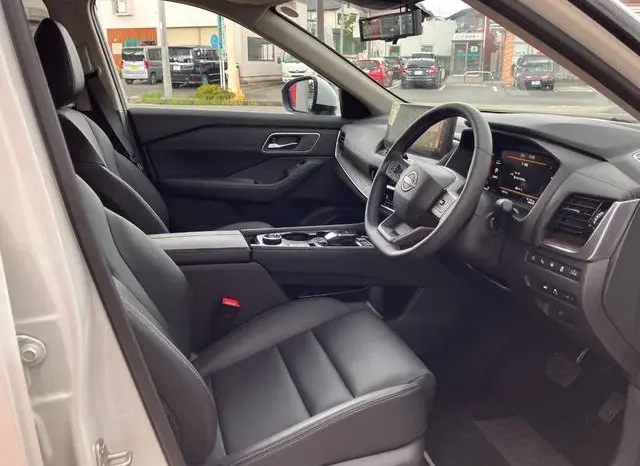 
								2025 NISSAN X-TRAIL G E-4ORCE full									