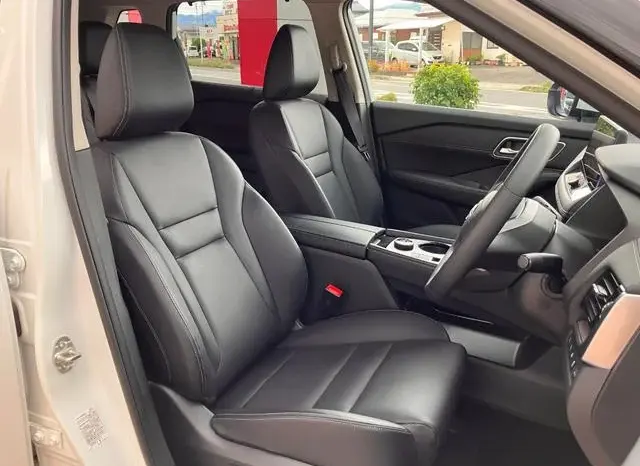 
								2025 NISSAN X-TRAIL G E-4ORCE full									