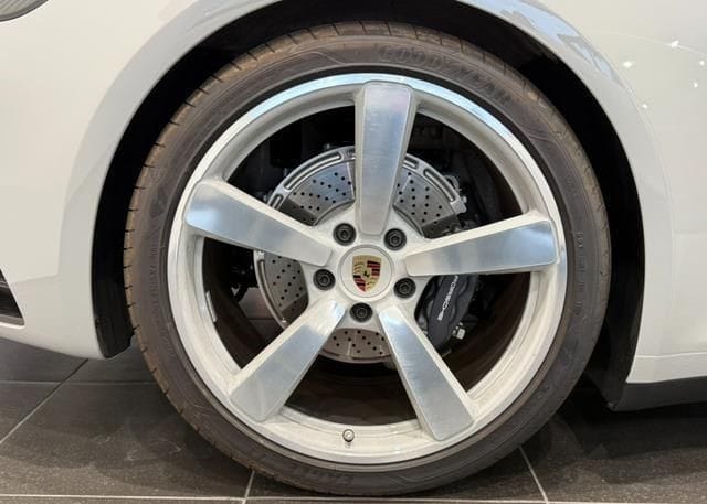 
								2024 PORSCHE 911 CARRERA 4 CABRIO full									